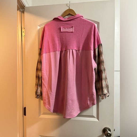 Vici front and center pink and plaid shacket size s - Picture 3 of 8